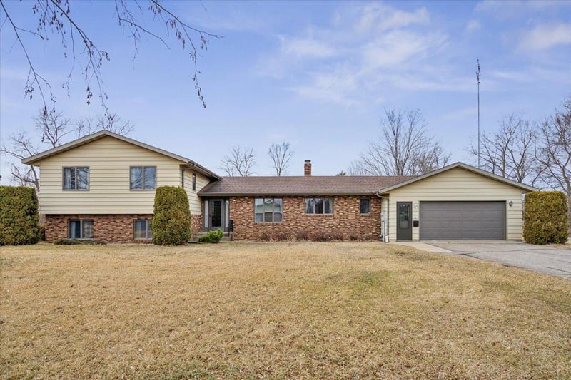 5365 92nd St SE, Clear Lake, MN 55319