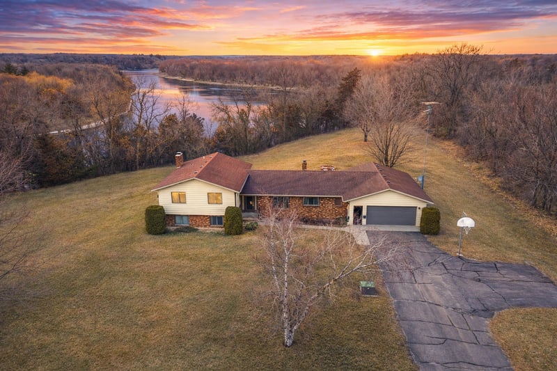 5365 92nd St SE, Clear Lake, MN 55319