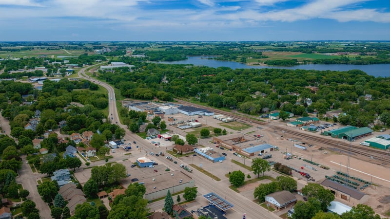 916 Litchfield Ave SW, Willmar, MN 56201