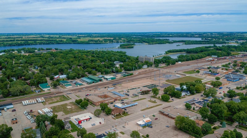 916 Litchfield Ave SW, Willmar, MN 56201