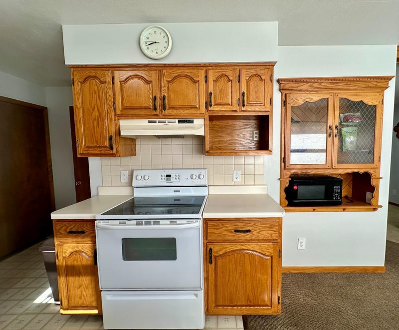 210 E Oakland Ave, Luverne, MN 56156