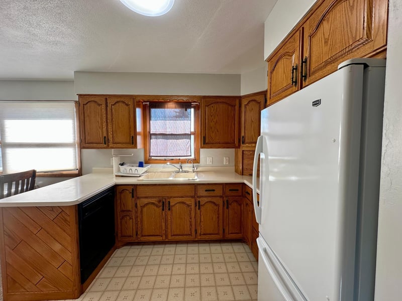 210 E Oakland Ave, Luverne, MN 56156