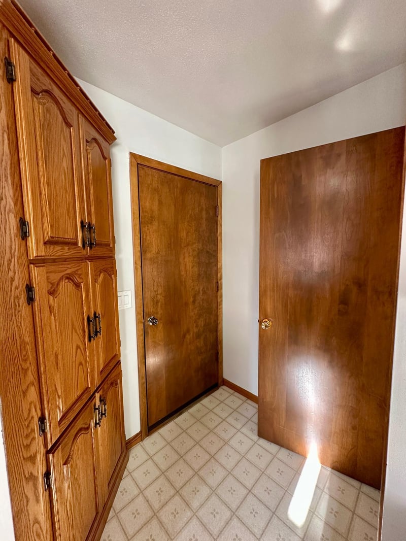 210 E Oakland Ave, Luverne, MN 56156