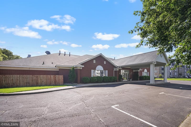 16394 Glory Ln, Eden Prairie, MN 55344