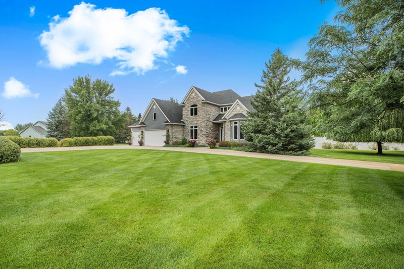 2607 Regal Rd, Saint Cloud, MN 56301
