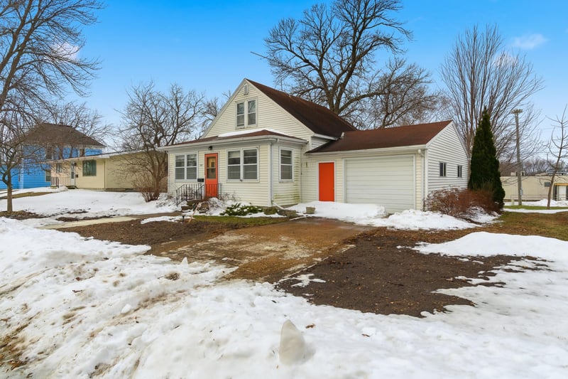 110 S 3rd St, Kiester, MN 56051