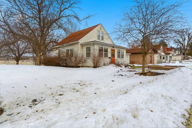110 S 3rd St, Kiester, MN 56051