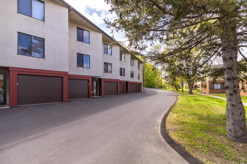 1643 Dunlap St N #4, Saint Paul, MN 55108