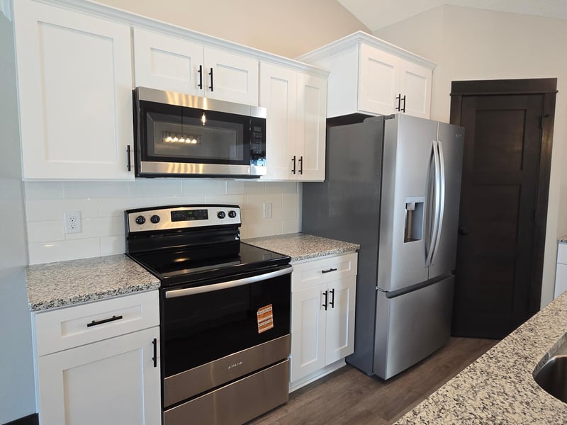 660 Cedar Ridge Ave, Le Center, MN 56057