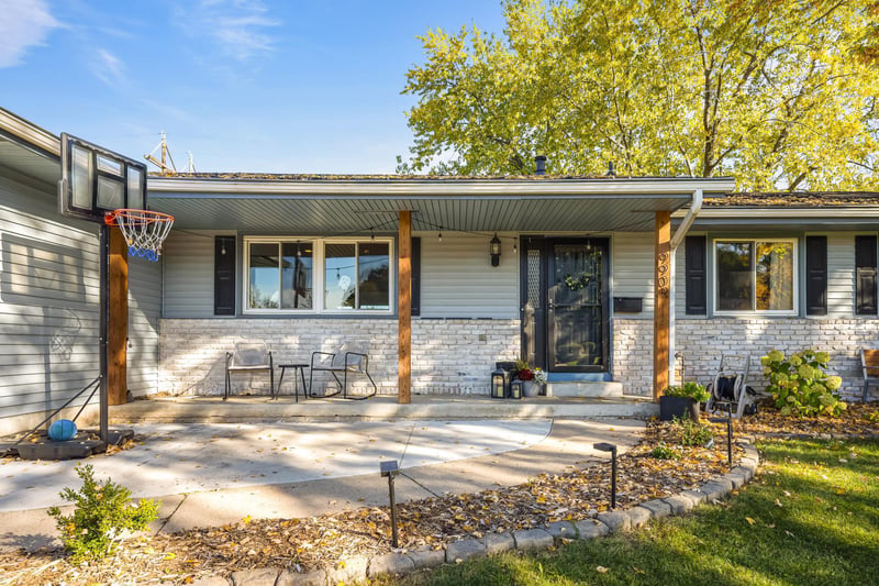 9909 Oakland Ave S, Bloomington, MN 55420