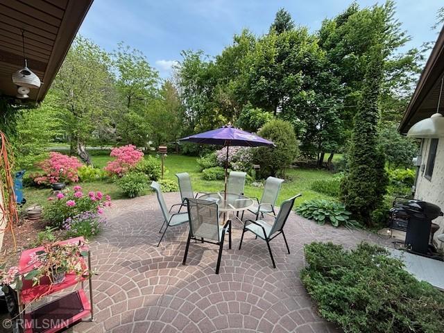 1280 Dodd Rd, Mendota Heights, MN 55118