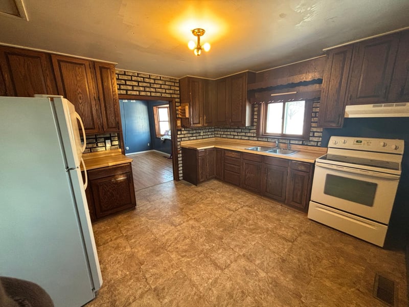 114 E Maple Ave, Frazee, MN 56544