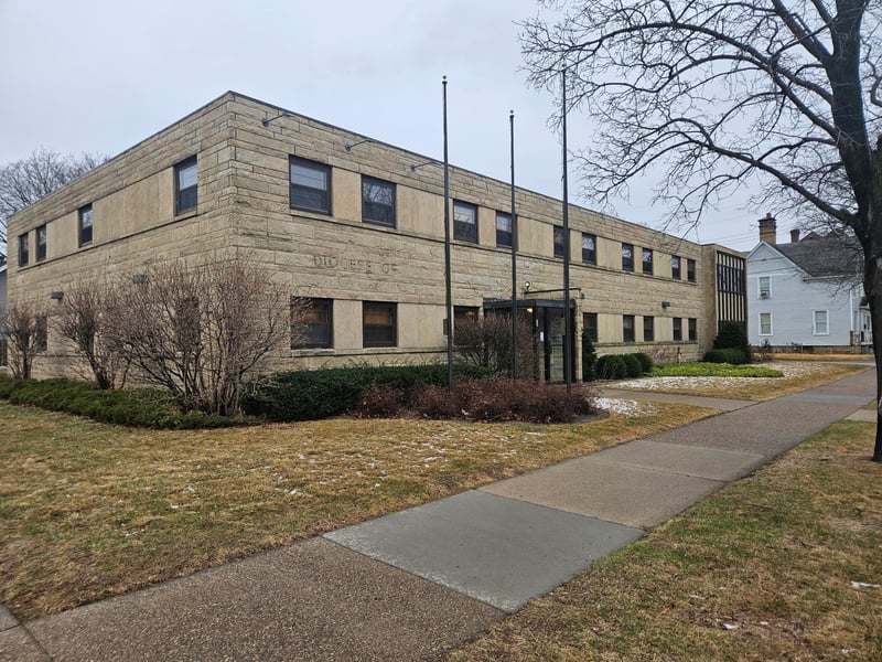 176 W 8th St & 402 Center St, Winona, MN 55987