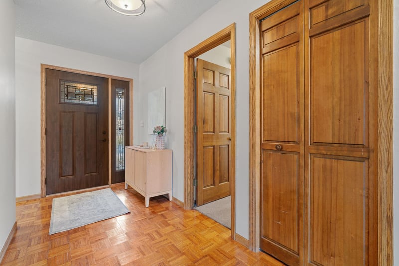 1688 Chatham Ave, Arden Hills, MN 55112