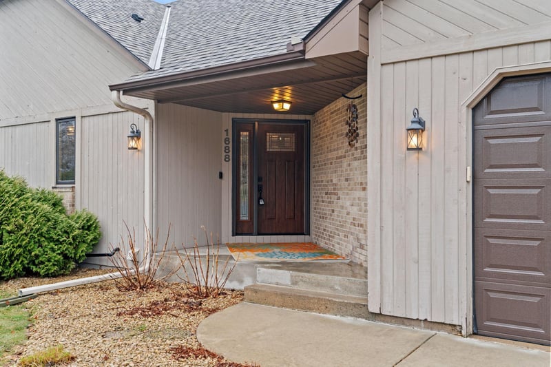 1688 Chatham Ave, Arden Hills, MN 55112