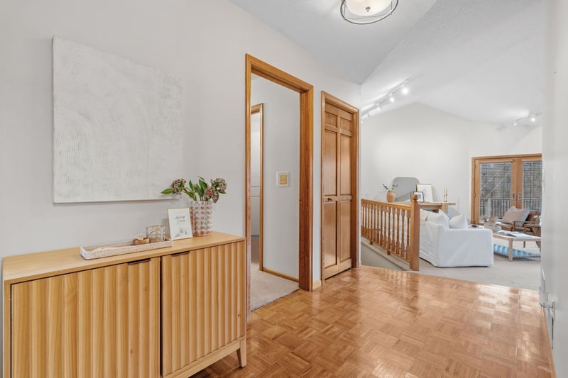 1688 Chatham Ave, Arden Hills, MN 55112