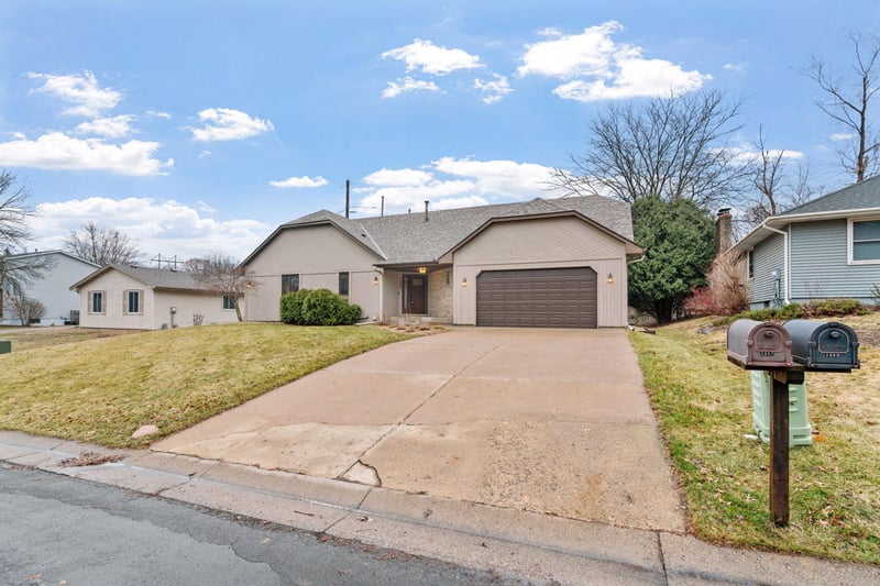 1688 Chatham Ave, Arden Hills, MN 55112
