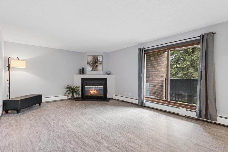 3440 Golfview Dr #121, Eagan, MN 55123