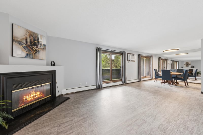 3440 Golfview Dr #121, Eagan, MN 55123