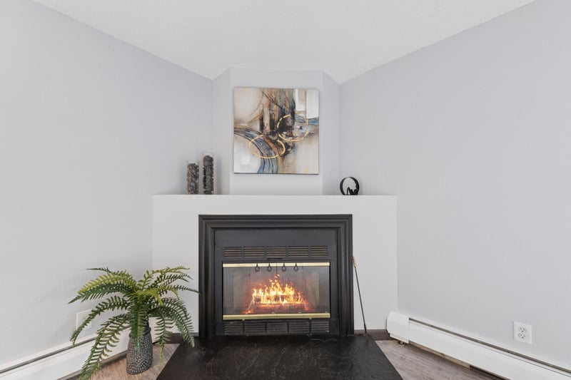 3440 Golfview Dr #121, Eagan, MN 55123