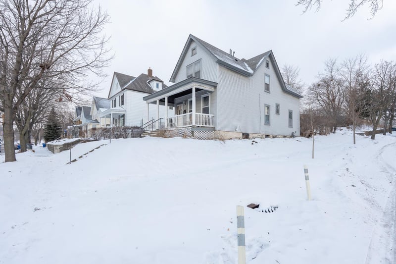 655 Robert St S, Saint Paul, MN 55107
