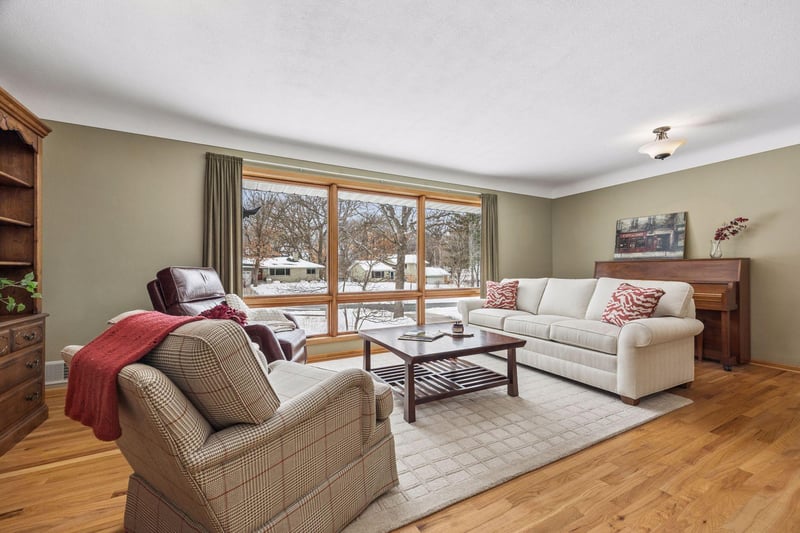 3974 Fairview Ave N, Arden Hills, MN 55112