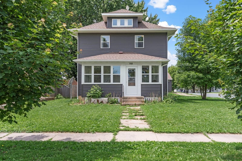 213 2nd St NE, Grand Meadow, MN 55936