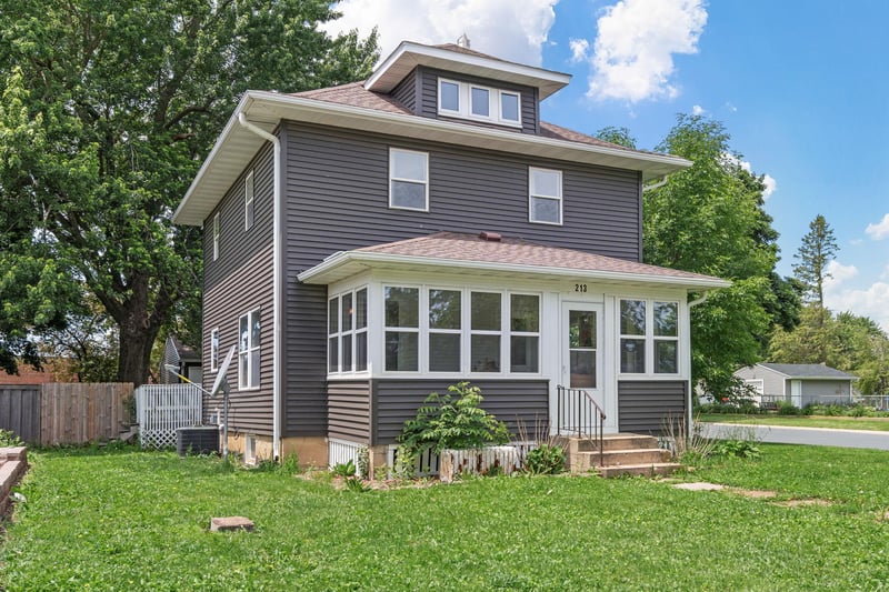 213 2nd St NE, Grand Meadow, MN 55936