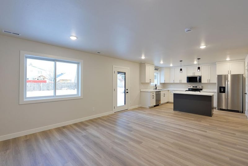 1018 3rd Ave N, Moorhead, MN 56560