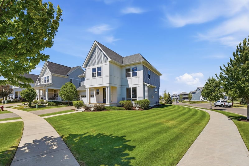 16221 Duskwood Trl, Lakeville, MN 55044