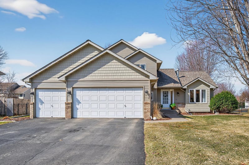 9020 Tamarack Ln, Rockford, MN 55373