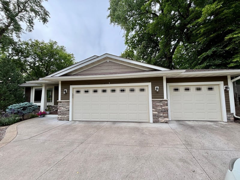 845 Palm Ct, Maplewood, MN 55109
