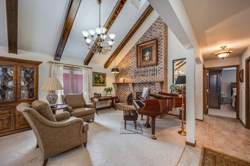 211 Tanglewood Ln, Blue Earth, MN 56013
