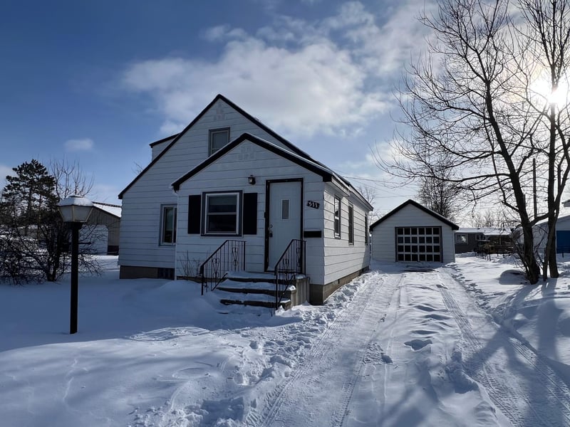 511 3rd St Ne, Chisholm, MN 55719