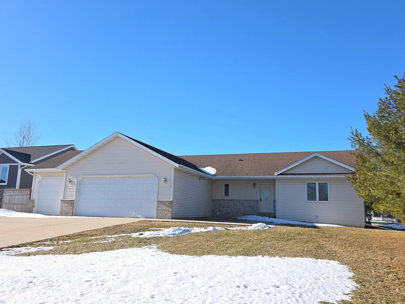 45 Rolling Hills Dr, Elgin, MN 55932