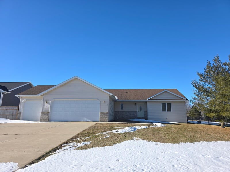 45 Rolling Hills Dr, Elgin, MN 55932
