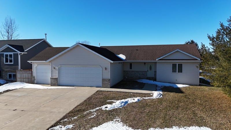 45 Rolling Hills Dr, Elgin, MN 55932