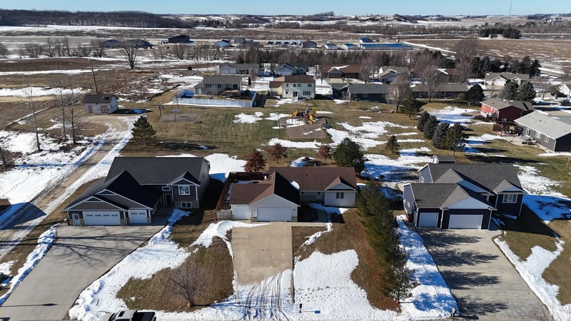 45 Rolling Hills Dr, Elgin, MN 55932