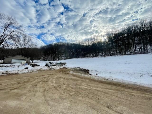 W923 Lower Oak Valley Rd, Fountain City, WI 54629