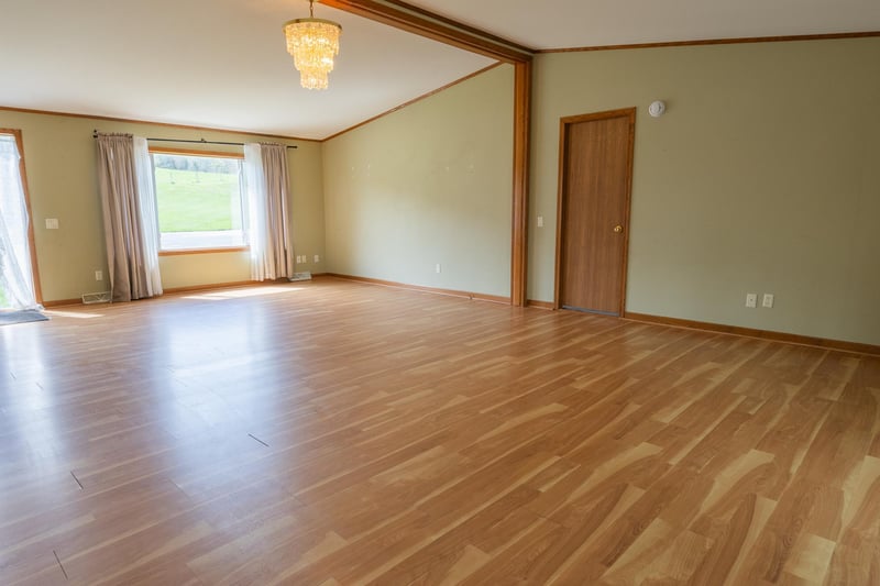 327 Parkside Dr SE, Preston, MN 55965