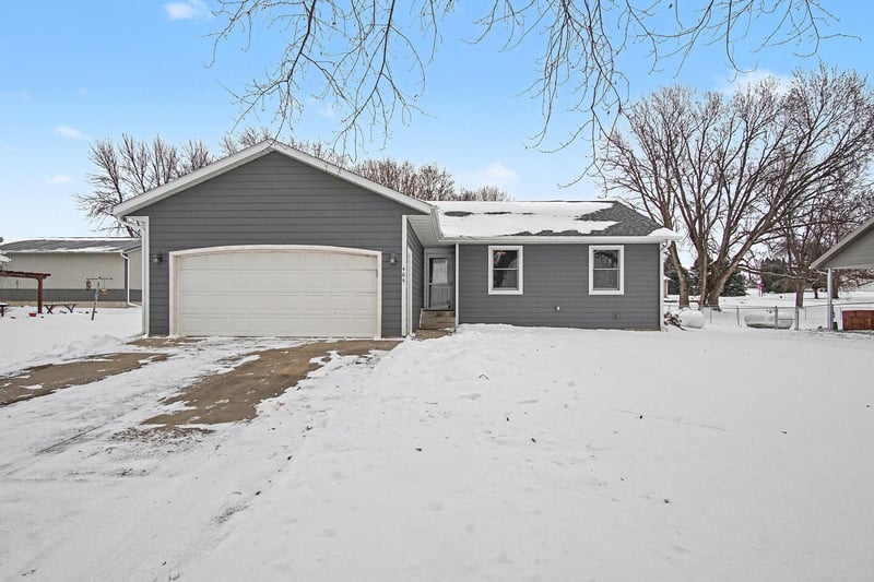406 S 3rd St, Beaver Creek, MN 56116