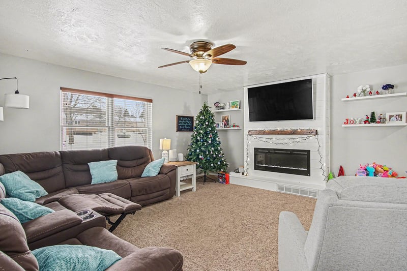 406 S 3rd St, Beaver Creek, MN 56116