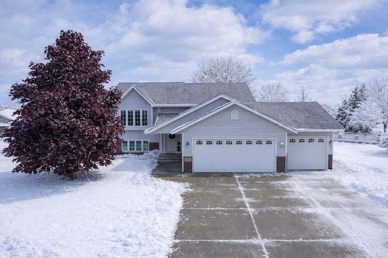 211 Clover Ct, Jordan, MN 55352