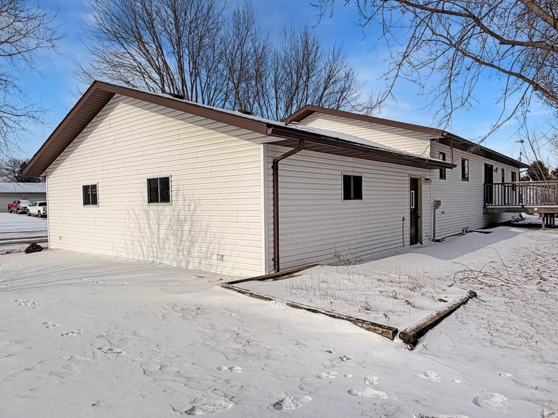 509 Summer Ln, Lakefield, MN 56150
