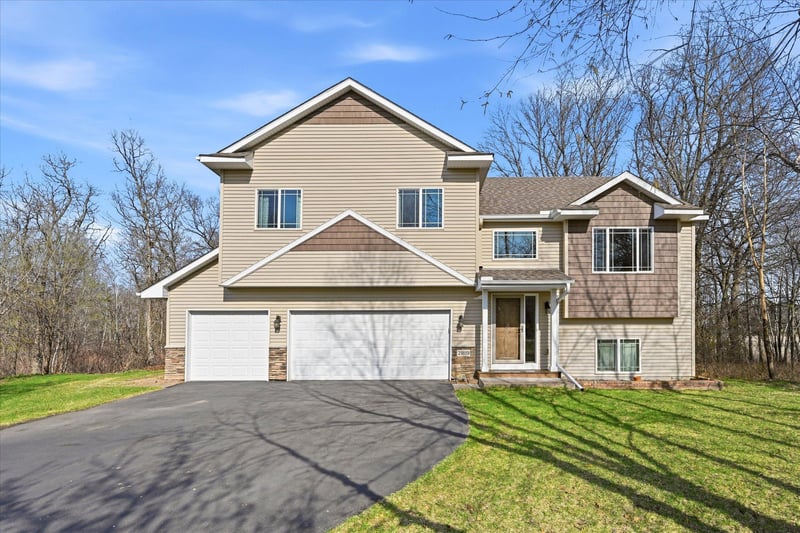 21819 Goldenrod St NW, Oak Grove, MN 55011
