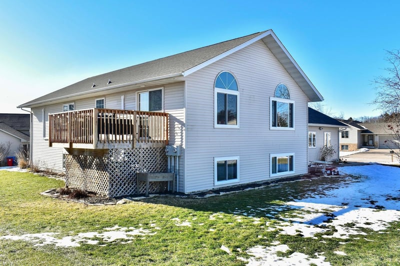 17 Williams St, Lewiston, MN 55952