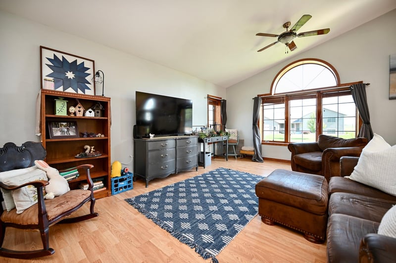 17 Williams St, Lewiston, MN 55952