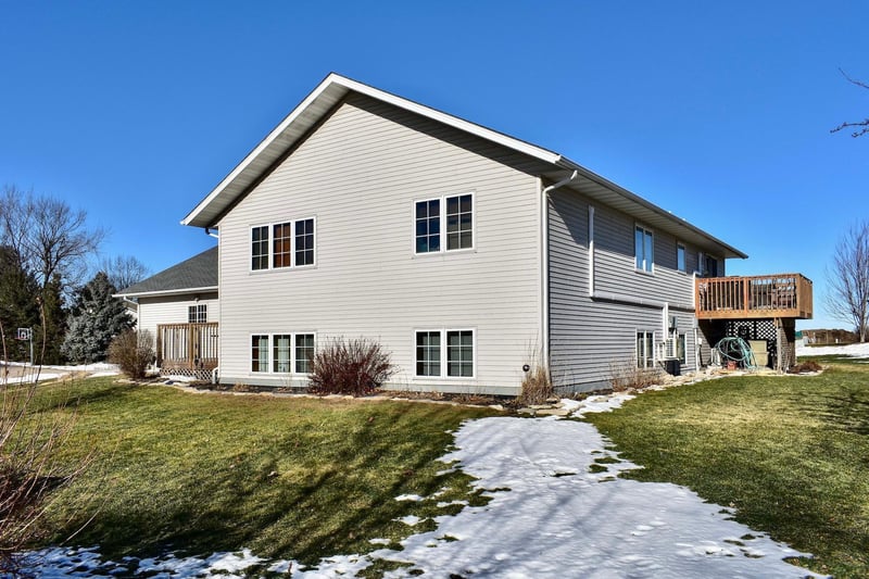 17 Williams St, Lewiston, MN 55952