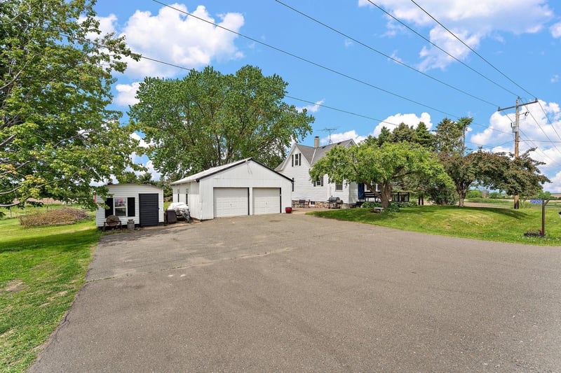 37320 Oriole Ave, Lindstrom, MN 55045
