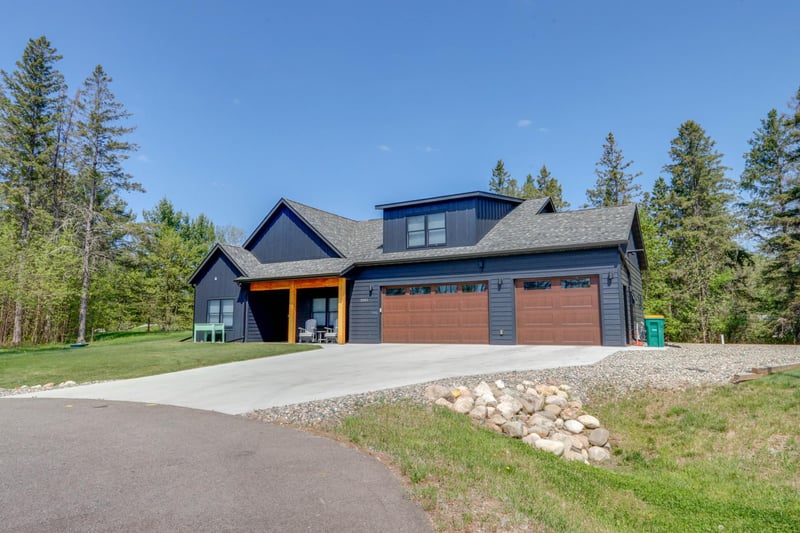 2855 SW 8th St, Grand Rapids, MN 55744